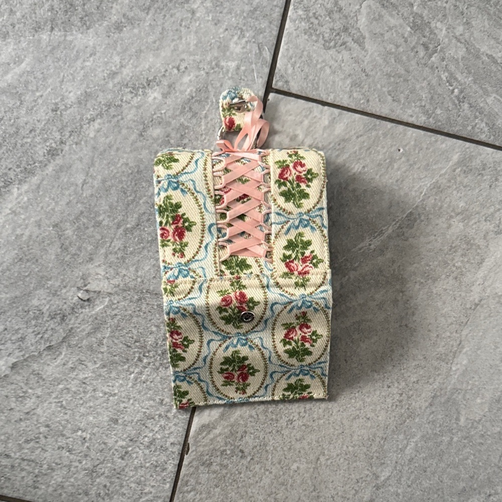 Floral Tapestry Coin Purse with Pink Ribbon - Picture 2 of 5